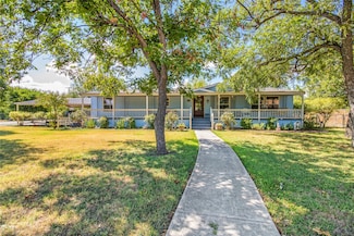 212 E Mesquite St, Coleman, TX 76834