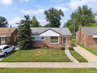18465 Marquette St, Roseville, MI 48066