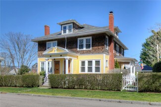 262 Gibbs Ave, Newport, RI 02840