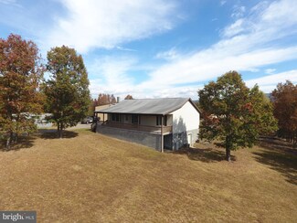 618 Red Barn Ln, Cabins, WV 26855
