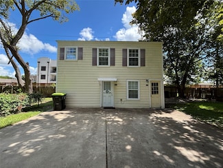 422 W Burleson St, Wharton, TX 77488
