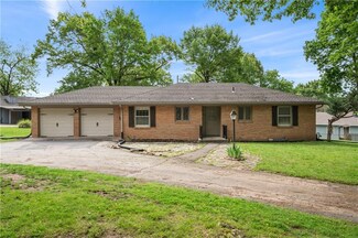 10215 W 69th St, Shawnee, KS 66203