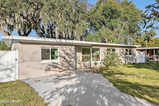 118 N Sunland Dr, Sanford, FL 32773