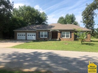 104 Shady Ln, Windsor, MO 65360