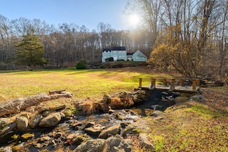 14 Concord Ridge Rd, Newtown, CT 06470