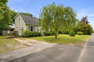 8 Maple Ave, Clinton, CT 06413