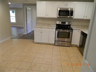 18 7th Ave SE, Hickory, NC 28602