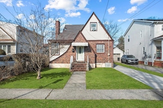 55 Ethel St, Valley Stream, NY 11580
