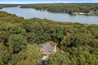 297 Walmsley Ln, Saunderstown, RI 02874