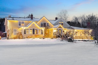 54 Red Clover Ln, Mendon, VT 05701