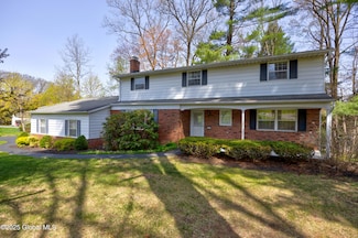 31 Garrison Ln, Ballston Lake, NY 12019