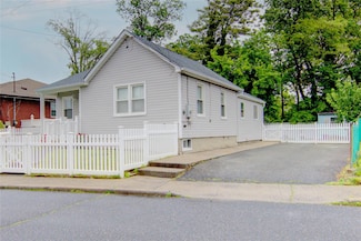 465 Eureka Ave, Elmont, NY 11003