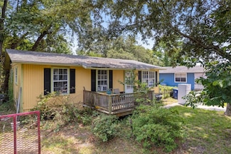 920 S 12th St, Fernandina Beach, FL 32034