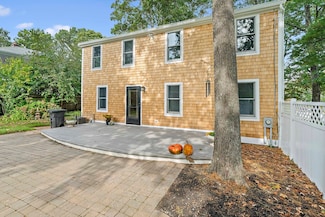 8 Winthrop Ave, Duxbury, MA 02332