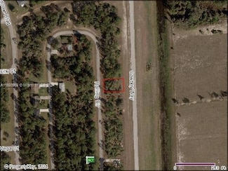8021 Rolling Cir, Port Labelle, FL 33935