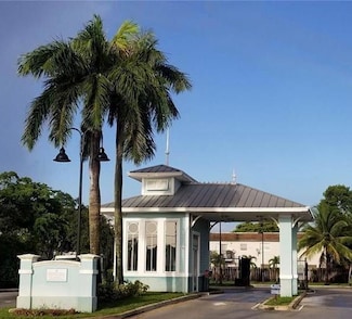 5317 NW 18th St Unit 2B, Lauderhill, FL 33313