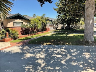 268 E 18th St, Costa Mesa, CA 92627