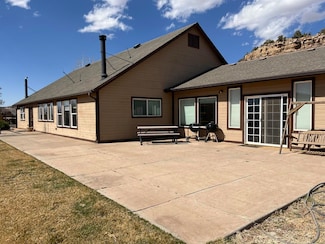 893 Foothill Dr, Apple Valley, UT 84737