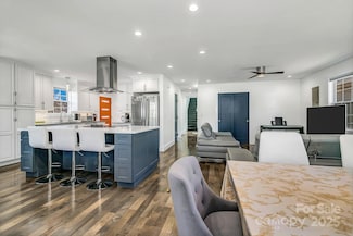 215 E Oakview Rd, Asheville, NC 28806