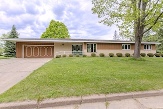 419 E Beech St, Edgar, WI 54426