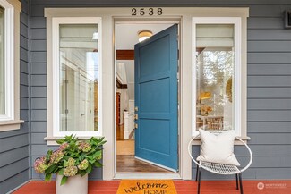 2538 35th Ave W, Seattle, WA 98199