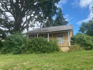152 W 15th St, La Center, WA 98629