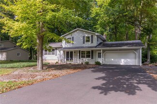 688 Regina Dr, Webster, NY 14580