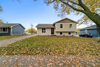 4717 Wakonda Dr, Norwalk, IA 50211