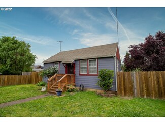 139 SE Currin St, Estacada, OR 97023