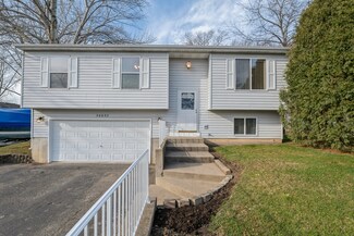 36630 N Iola Ave, Ingleside, IL 60041