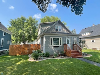 1016 4th St N, Fargo, ND 58102