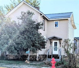 504 W 2nd Ave, Derry, PA 15627