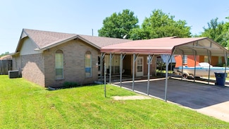 512 Eastgate Ave, Wynnewood, OK 73098