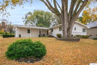 1216 Peterson Dr, Omaha, NE 68130