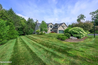 560 Mallard Ln, Lee, MA 01238