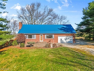 13591 Louisville St NE, Paris, OH 44669