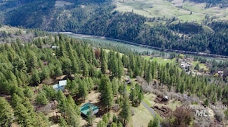499 Rainbow Dr, Lenore, ID 83541