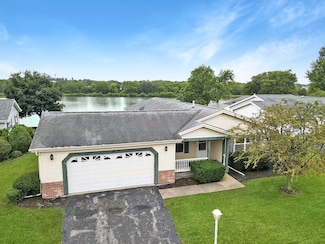 13 Devonshire Ct, Grayslake, IL 60030