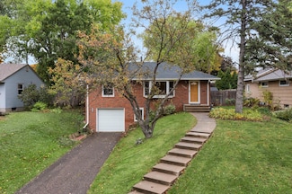 3240 Ewing Ave N, Robbinsdale, MN 55422