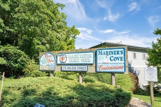 290 Oak St Unit 23, South Haven, MI 49090