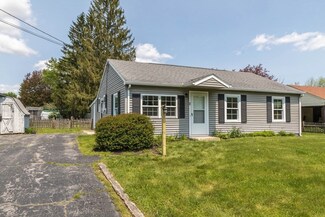 2 Pineview Rd, Dudley, MA 01571