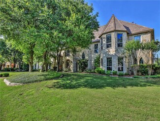 6717 Oak Hill Dr, Fort Worth, TX 76132
