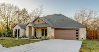 508 Mineral Wells St, Terrell, TX 75160