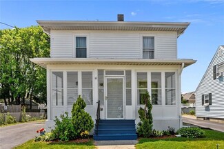 61 Warwick Rd, Pawtucket, RI 02861