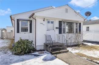 83 King Philip St, Providence, RI 02909