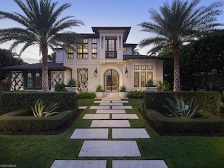 167 4th St N, Naples, FL 34102