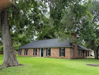 200 Wentworth Dr, West Columbia, TX 77486