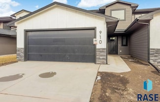 910 Wayne Place, Tea, SD 57064