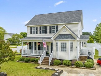 305 Pinecroft Dr, Clayton, NC 27520