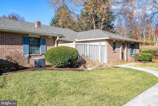 165 Valleybrook Dr, Lancaster, PA 17601
